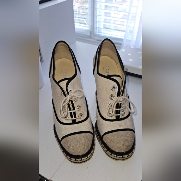 CHANEL Raffia Lace Up Wedge Espadrilles size 41 - Picture 2 of 7